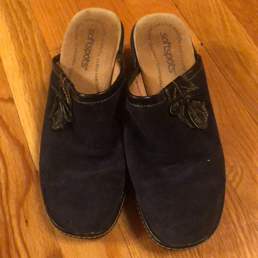 Heeled clogs navy with leaf design sz 6M